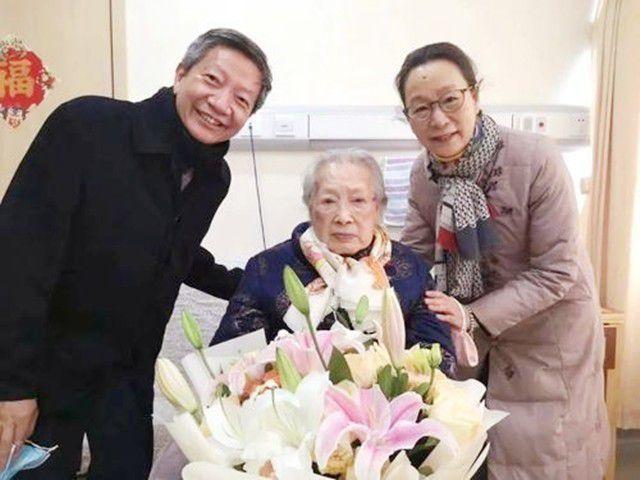 揭秘至今已99岁秦怡的保养之道她这么老了还如此美