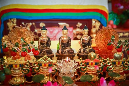 释迦牟尼佛小佛像    ② 供斋    ③ 供僧    ④ 供灯    ⑤ 供养三宝