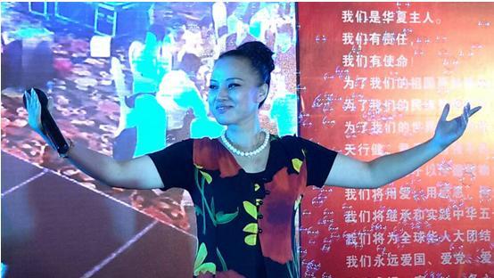 【组图】歌王黄小莉昨日惊现南京某酒店(组图)