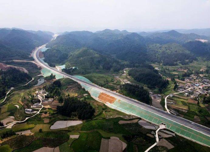 西起贵阳东郊冯家庄,途径贵阳市永乐乡,偏坡乡,龙里县醒狮镇,洗马镇