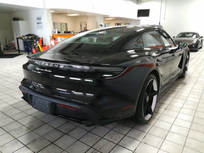 保时捷taycan,黑武士,纯电动轿跑,还是你印象中的保时捷吗?