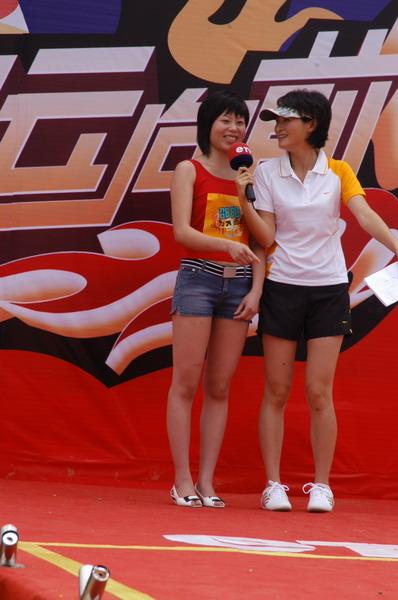 参加《奥运向前冲》的美女们