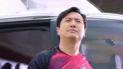 《西虹市首富》是由闫非,彭大魔编剧兼执导,沈腾,宋芸桦,张一鸣,常远