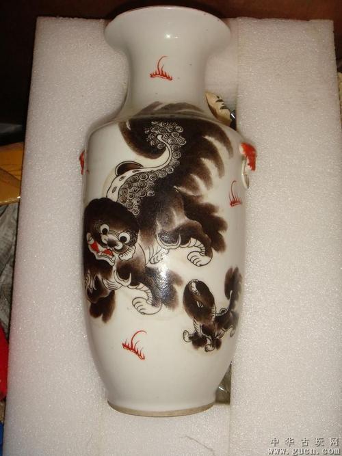 清末名家方家珍墨彩狮子瓶一个