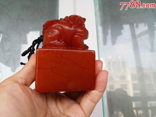 红田黄印章,重468克,高8.5厘米,底部5.8x5.8厘米