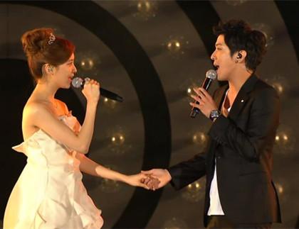 戏剧 综艺戏曲 >> 正文郑容和与徐贤曾出演《我们结婚了》,被粉丝昵称