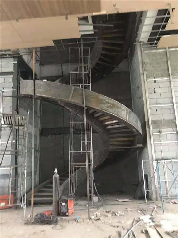 呼伦贝尔方形旋转楼梯-型材拉弯 钢结构楼梯 老杨兴隆