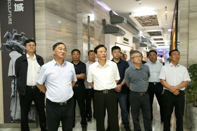 四川省泸州市人大常委会曹建国一行参观曲靖市规划展览馆