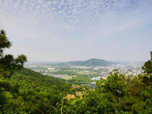 其它 七子山探路 七子山,在苏州城西南约七公里处,其最高峰海拔294.