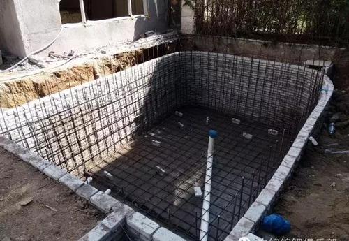 又一个锦鲤池建造完成,您家是不是也要造一个_鱼池