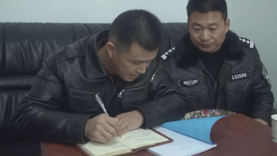 政委柳奇志,局党委委员,副局长杨帅群的陪同下,围绕新化扫黑除恶专项