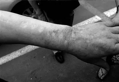 一个卧底警察的真实结局被迫吸毒让他从天之骄子变成了阶下囚