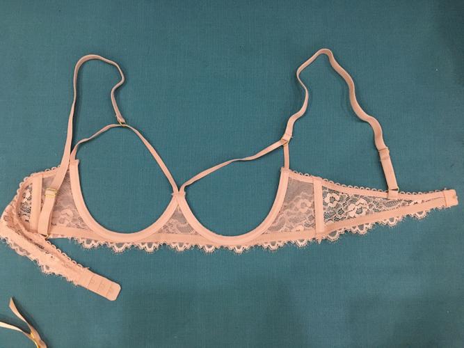 2020欧美蕾丝情趣内衣套装露乳四件套性感诱惑镂空lingeries开裆