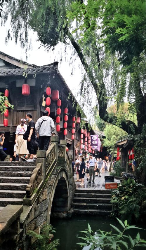 成都锦里小桥流水 游人如织