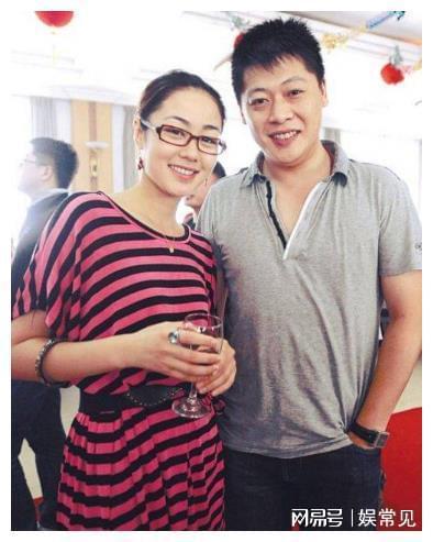 去年开始,总有毕畅婚变传言,老公隋宏洋因为工作原因被判入狱,至今