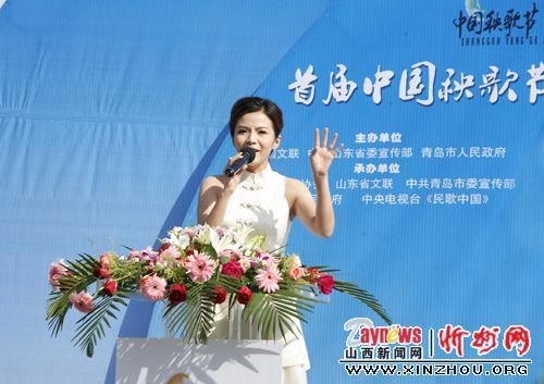 中央电视台主持人朱迅长达十分钟进行交流与介绍原生态代县挠阁