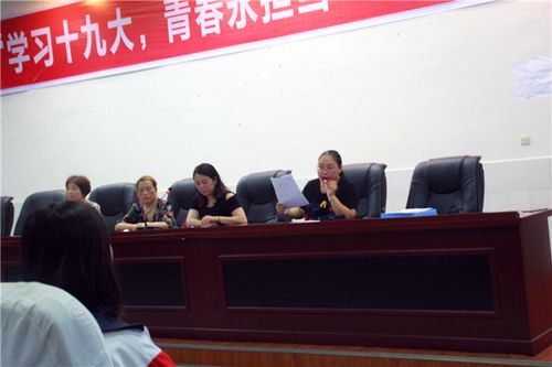 蓬溪中学召开家庭经济困难学生资助宣讲会