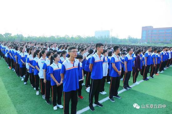 章丘四中开学首次升旗仪式:立爱国志,做奋斗者