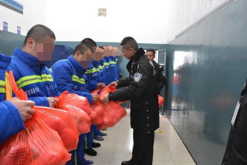 在看守所如果没有人打钱给在押人员他们生活的会怎么样