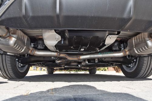 奔驰c级引擎底盘 奔驰c级 2019款 c 260 l 运动轿车 锆英石红