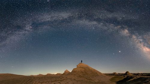 璀璨星空夜景高清桌面壁纸图片