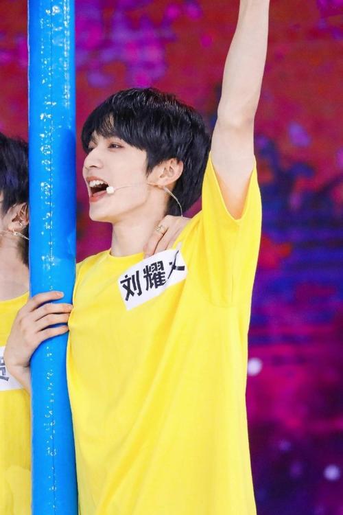 分享一组刘耀文治愈系笑容