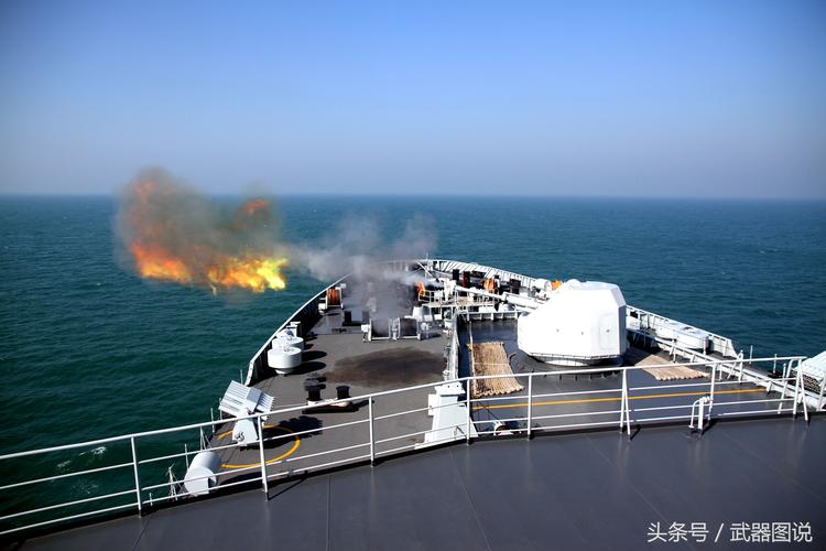 中国"昆仑山"号两栖船坞登陆舰高清大图