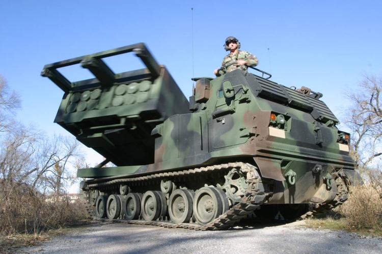 m270a1"多管火箭炮系统"(mlrs).
