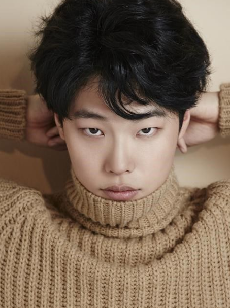 的金正焕是 柳俊烈演的  柳俊烈,1986年9月25日出生于首尔,韩国男演员