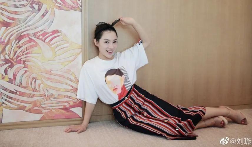 41岁"体操女皇"刘璇怀二胎临盆在即,挺巨肚产检不需老公扶