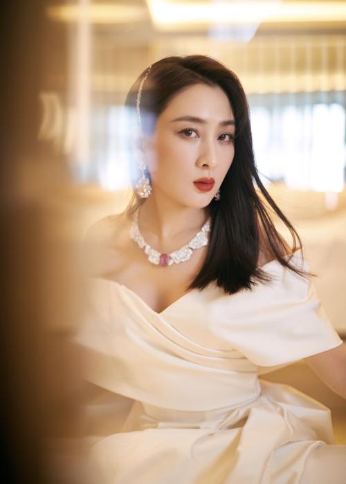 马苏携绿水青山带笑颜亮相2020国剧盛典荣膺年度表现力女演员