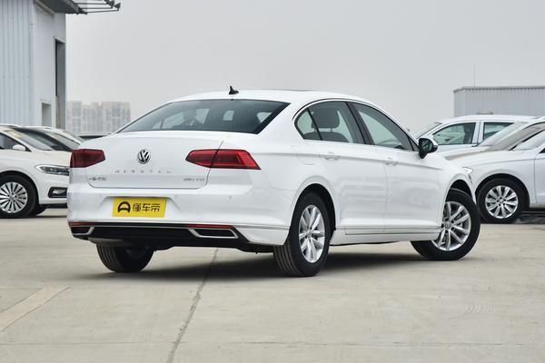 大众迈腾定位于中型车,车身设计沉稳优雅,带有家族风格