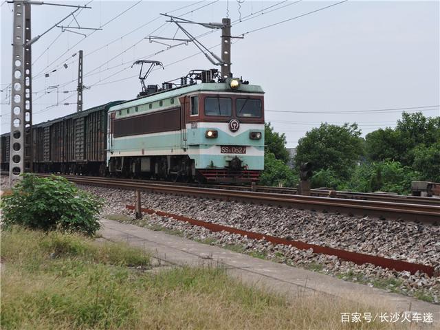 让人怀念的湘黔线上的韶山3型电力机车