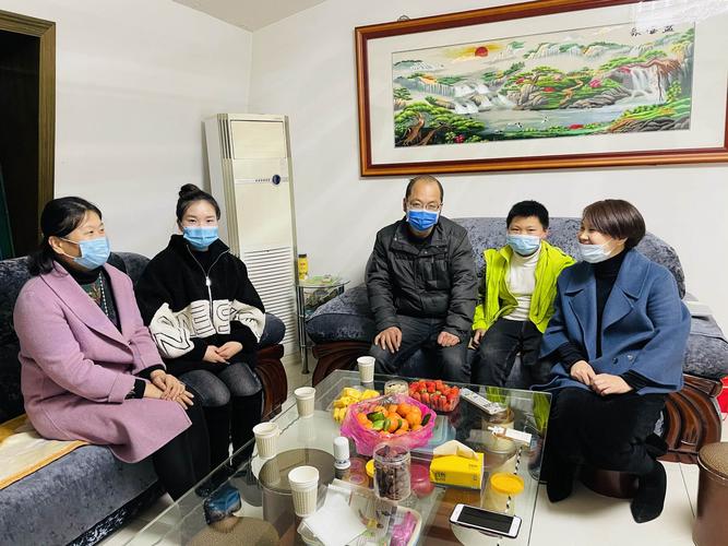 1.22 502班的家访照片