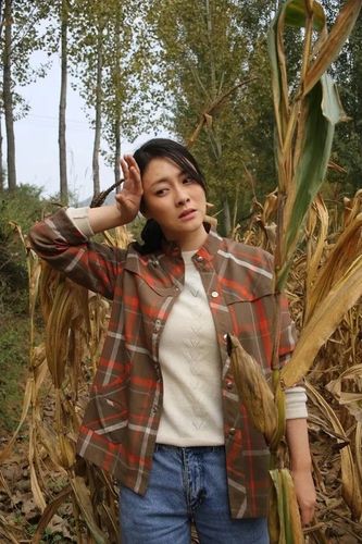 知性美女朱锐破茧成蝶初婚将播