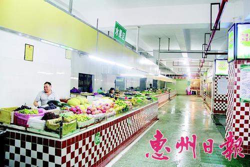 淡水瓦窑坑市场进行了分区,划分为水果区,蔬菜区,禽畜区等.