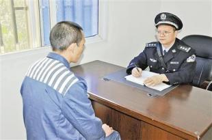 重庆两人获得全国"人民满意的公务员"荣誉称号(图)