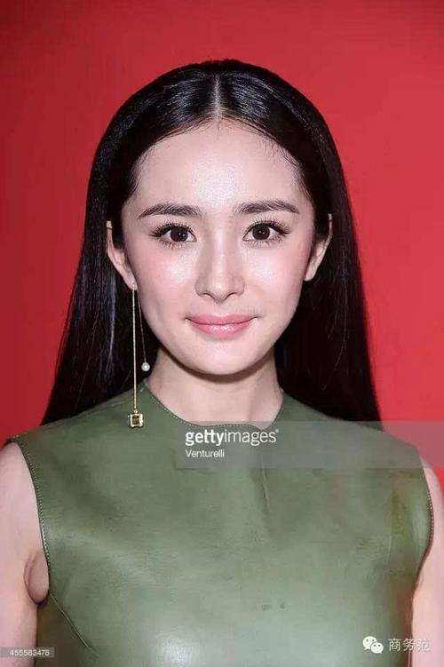 感觉和别人拍的差距有点大 杨幂 外媒眼中的杨幂↓↓(这张拍的跟