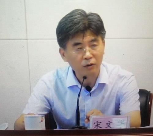 山东省扶贫办公室副主任宋文华同志做报告