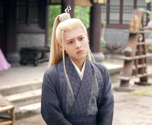 《琉璃》主演白澍,饰演腾蛇爆火,被拍到牵手神秘美女