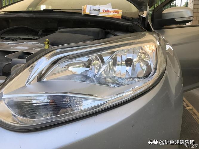 经典福克斯示宽灯怎么拆 经典福克斯两厢车近灯怎么拆【汽车时代网】