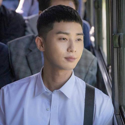 男生"圆脸"适合剪什么发型?试试这4款,修饰脸型,提升帅气