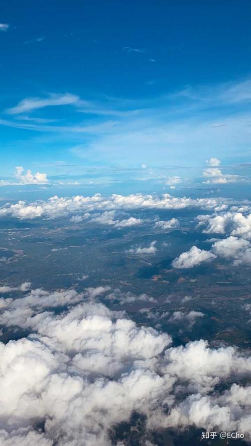 飞机上的云