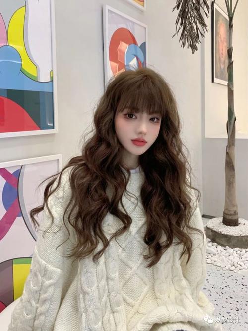 巨显发量的烫发之一,一定有这款复古甜心的羊毛卷.