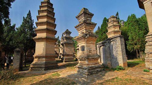 这些也是少林寺旅游的重要部分. 塔林