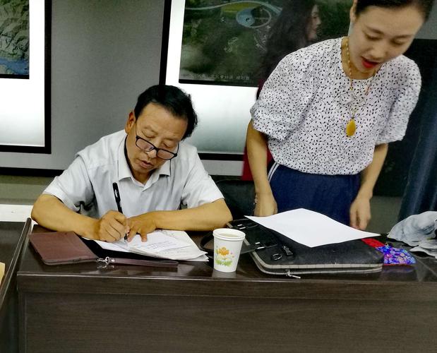 刘孝义导师在会议上.