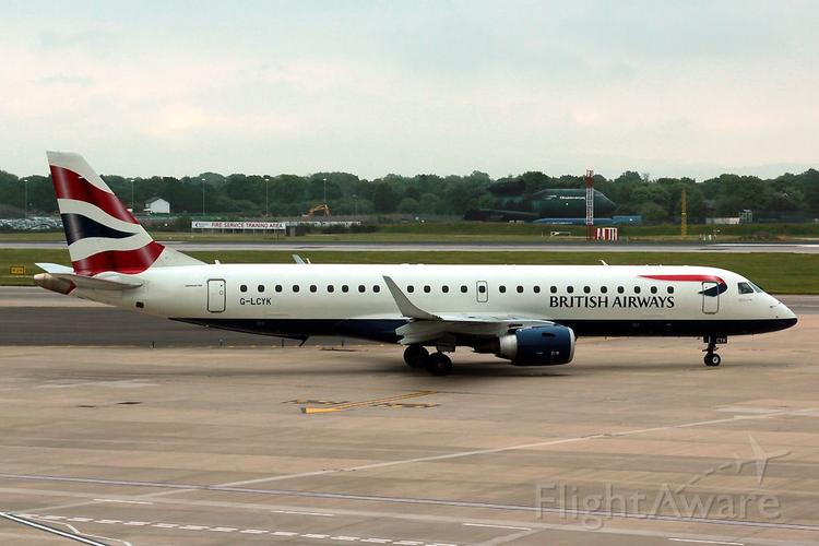 embraer erj-190 (g-lcyk)