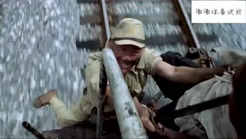 举起手来:鬼子用木桩拦火车,弄得自己的手差点拦没了,该!