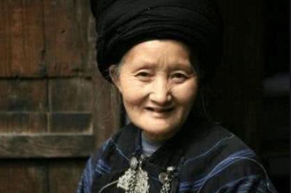 最美压寨夫人,18岁颜值让网红惭愧