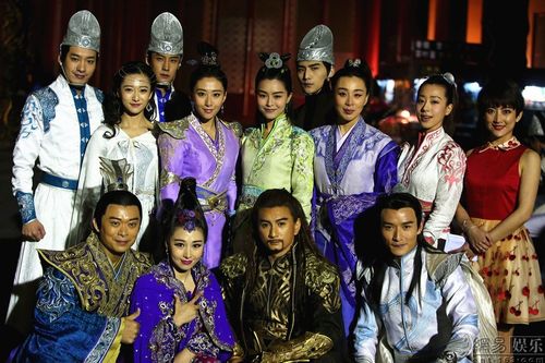 吴奇隆签约演员亮相《蜀山》t台秀